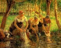 Laundring Frau eragny sur eptes 1895 Camille Pissarro